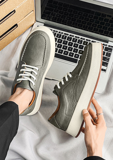Victorio Men’s Casual Leather Sneakers – Timeless Craftsmanship
